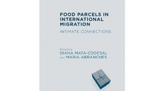okładka książki "Food parcels" na białym tle